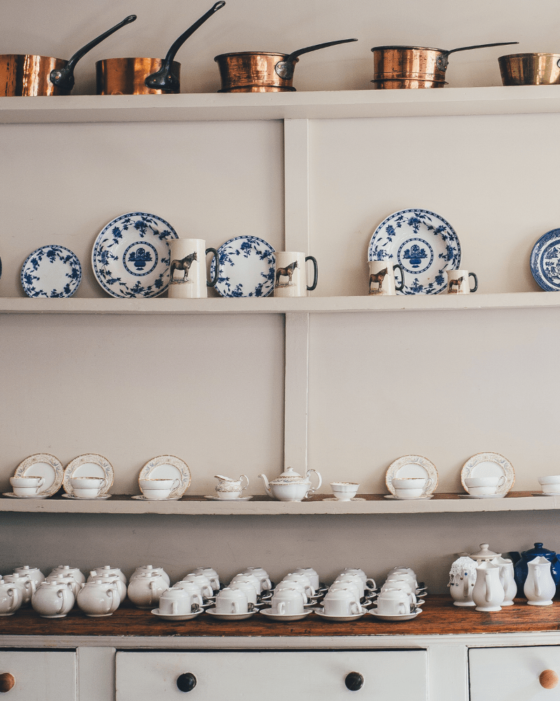 how to organize a small kitchen